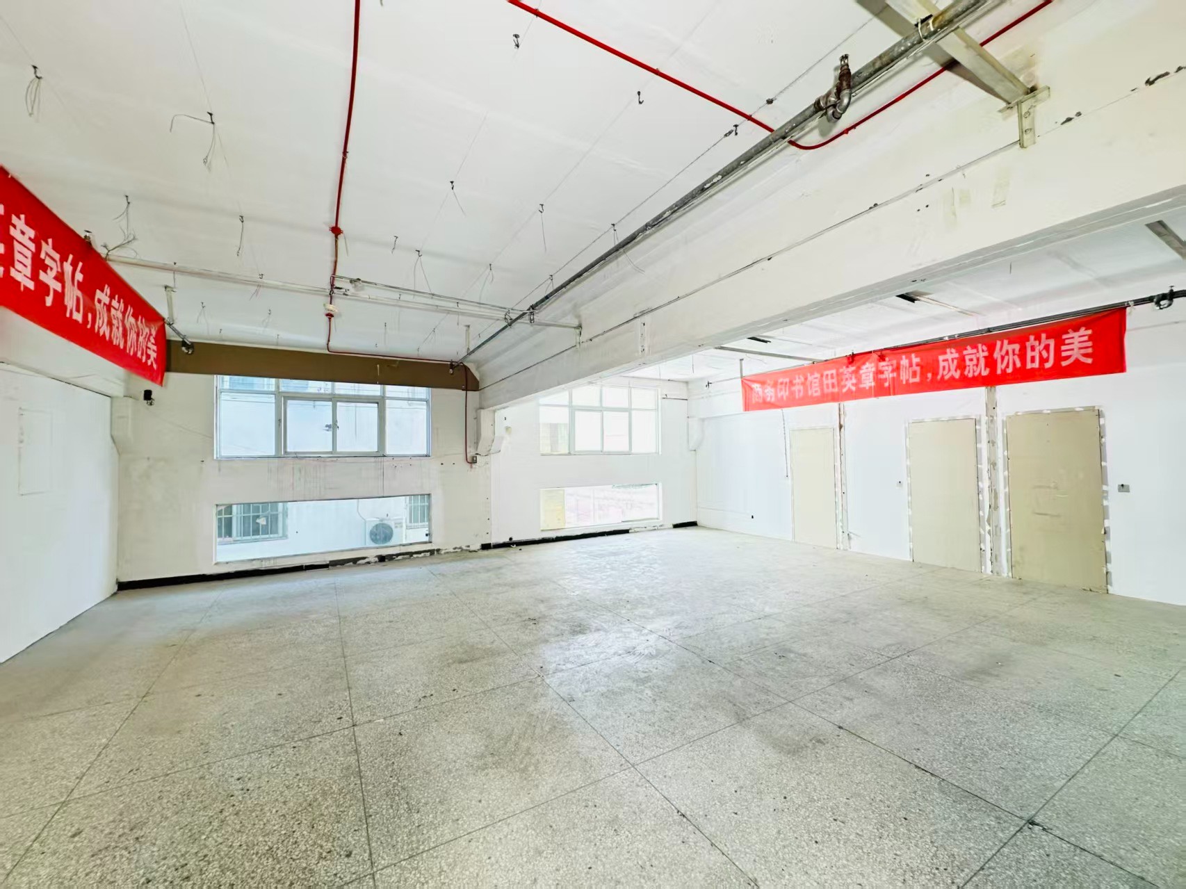 和平街重点吸引人工智能应用、数字经济、电商直播、智能制造服务、软件开发、科技创新企业及创业团队入驻